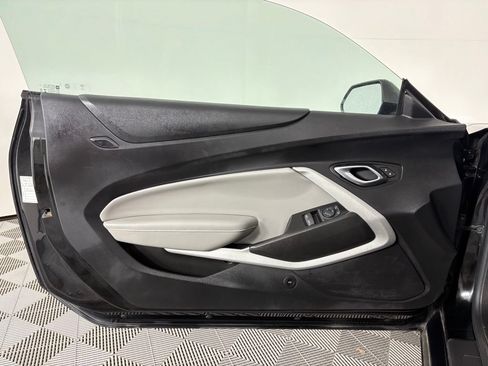 Used 2020 Chevrolet Camaro LT RWD image 16