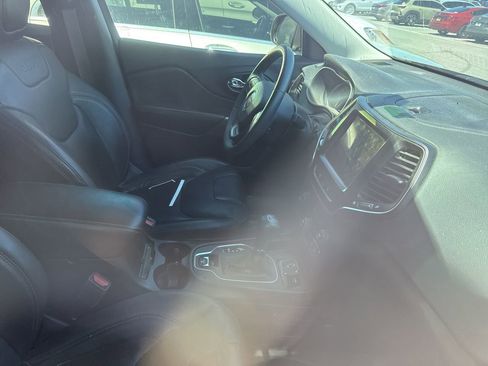 Used 2021 Jeep Cherokee Latitude Lux w/ Comfort/Convenience Group image 6