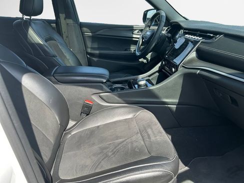 Used 2023 Jeep Grand Cherokee Altitude image 30