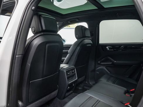 Used 2022 Porsche Cayenne image 19