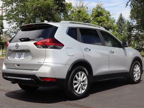 Used 2018 Nissan Rogue SV w/ Sun & Sound Touring Package image 5