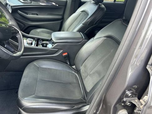 Used 2023 Jeep Grand Cherokee Altitude AWD/4WD image 17