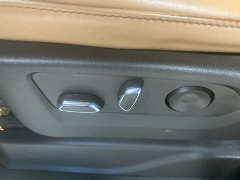 Used 2023 Cadillac Escalade Premium Luxury image 12