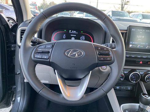 New 2025 Hyundai Venue SEL image 11