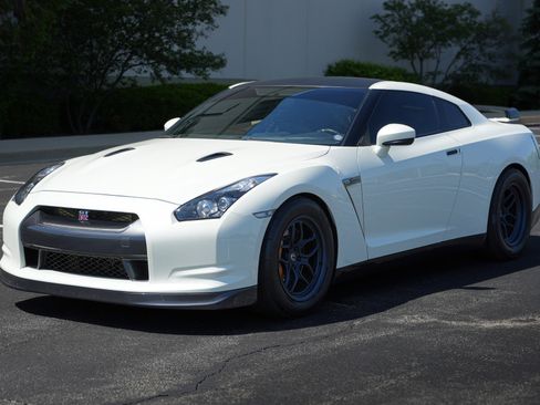 Used 2009 Nissan GT-R Premium AWD/4WD image 5
