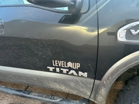 Used 2017 Nissan Titan PRO-4X AWD/4WD image 5