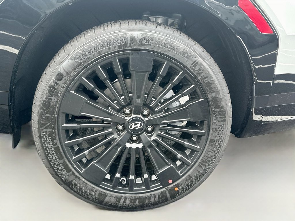 Certified 2025 Hyundai Santa Fe Calligraphy FWD image 22