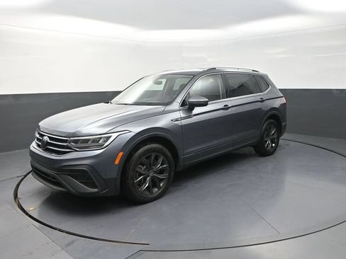 Used 2024 Volkswagen Tiguan SE AWD/4WD image 3