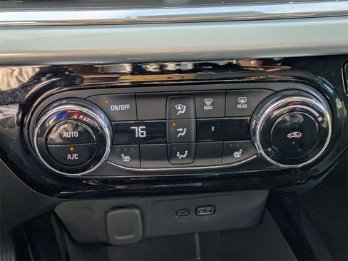 Used 2025 Chevrolet Trax LT w/ LT Convenience Package image 22