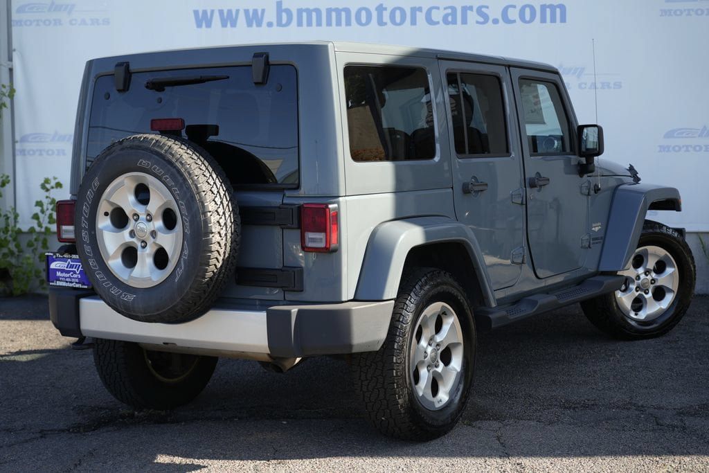 Used 2015 Jeep Wrangler Unlimited Sahara w/ Connectivity Group AWD/4WD image 3