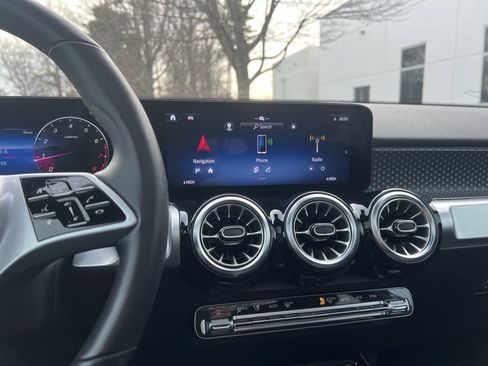 Used 2024 Mercedes-Benz GLB 250 250 image 31