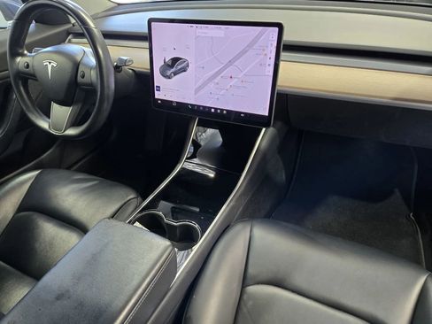 Used 2018 Tesla Model 3 Mid Range RWD image 5