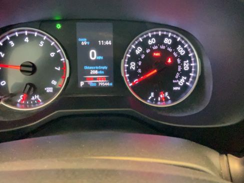 Used 2020 Toyota RAV4 LE AWD/4WD image 10