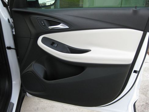 Used 2020 Buick Encore GX Select image 39