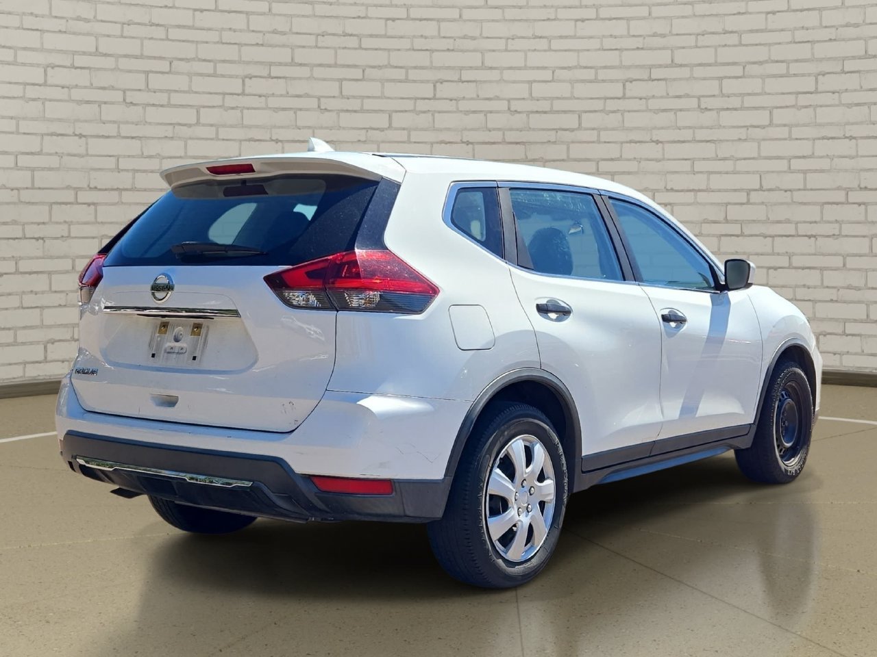Used 2018 Nissan Rogue S FWD image 5