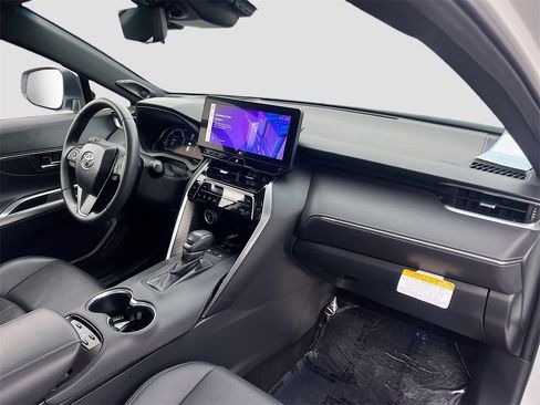 Used 2024 Toyota Venza Limited image 29