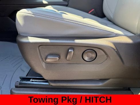 Used 2024 Chevrolet Suburban Z71 w/ Luxury Package AWD/4WD image 17
