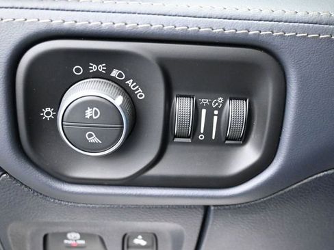 Used 2021 RAM 1500 Limited AWD/4WD image 25