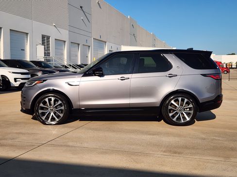 Used 2025 Land Rover Discovery Dynamic SE AWD/4WD image 3