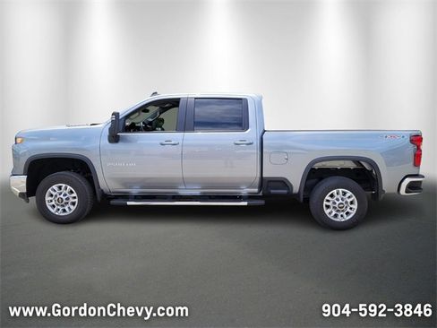 Used 2024 Chevrolet Silverado 2500 LT image 2
