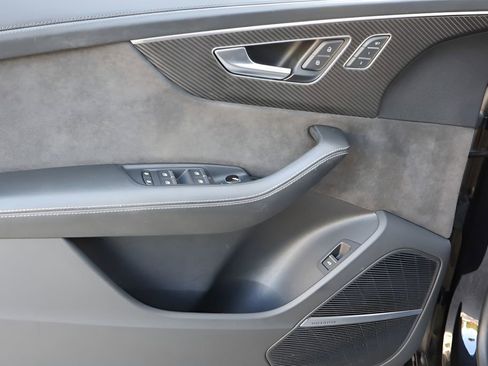 Used 2021 Audi RS Q8 4.0T image 9