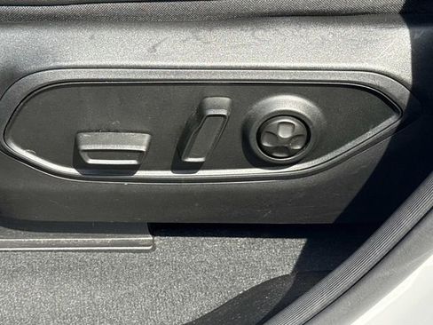 Used 2024 Jeep Grand Cherokee Altitude AWD/4WD image 12