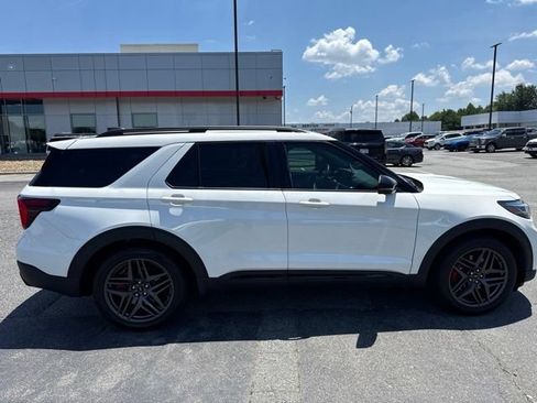 Used 2025 Ford Explorer ST-Line w/ Premium Package RWD image 2