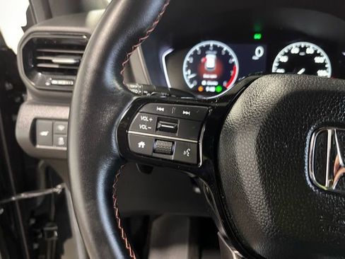 Used 2025 Honda Pilot TrailSport image 27