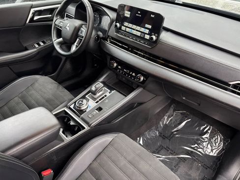 Used 2024 Mitsubishi Outlander SE image 19