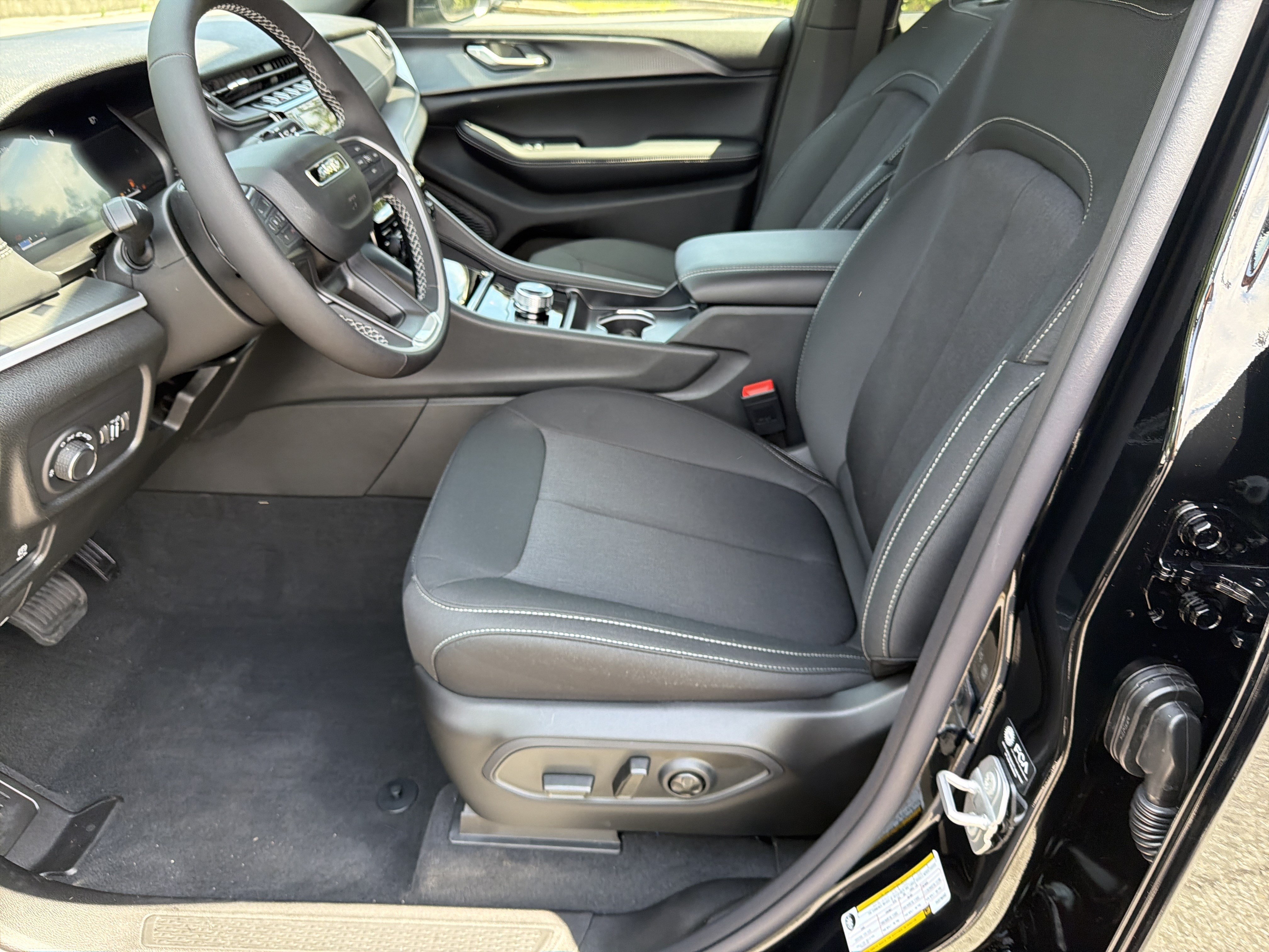 New 2026 Jeep Grand Cherokee Laredo RWD image 11