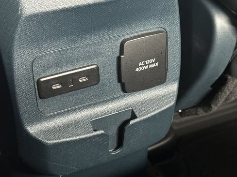 Used 2025 Ford Maverick Lobo AWD/4WD image 17