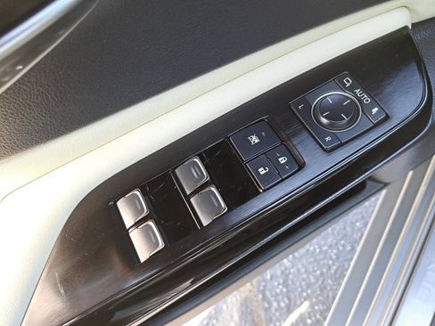Used 2022 Lexus ES 300h w/ Premium Package FWD image 29