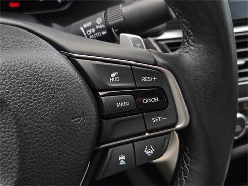 Used 2018 Honda Accord Touring image 28