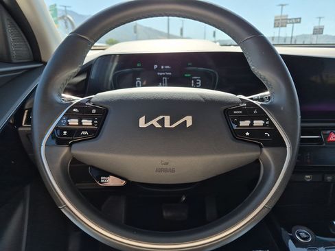 Used 2023 Kia Niro EX FWD image 15