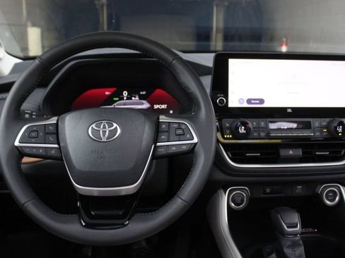 Used 2025 Toyota Grand Highlander FWD image 42