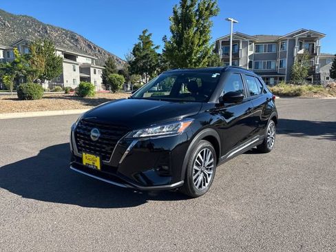 Used 2024 Nissan Kicks SR FWD image 7