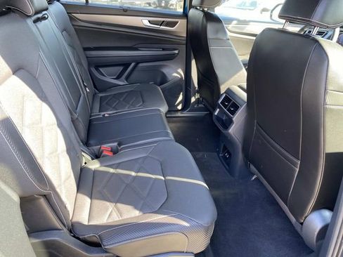 Used 2024 Volkswagen Atlas Cross Sport SE AWD/4WD image 25