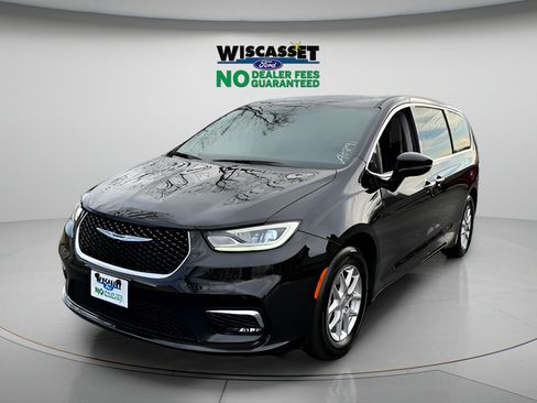 Used 2024 Chrysler Pacifica Touring-L FWD image 15