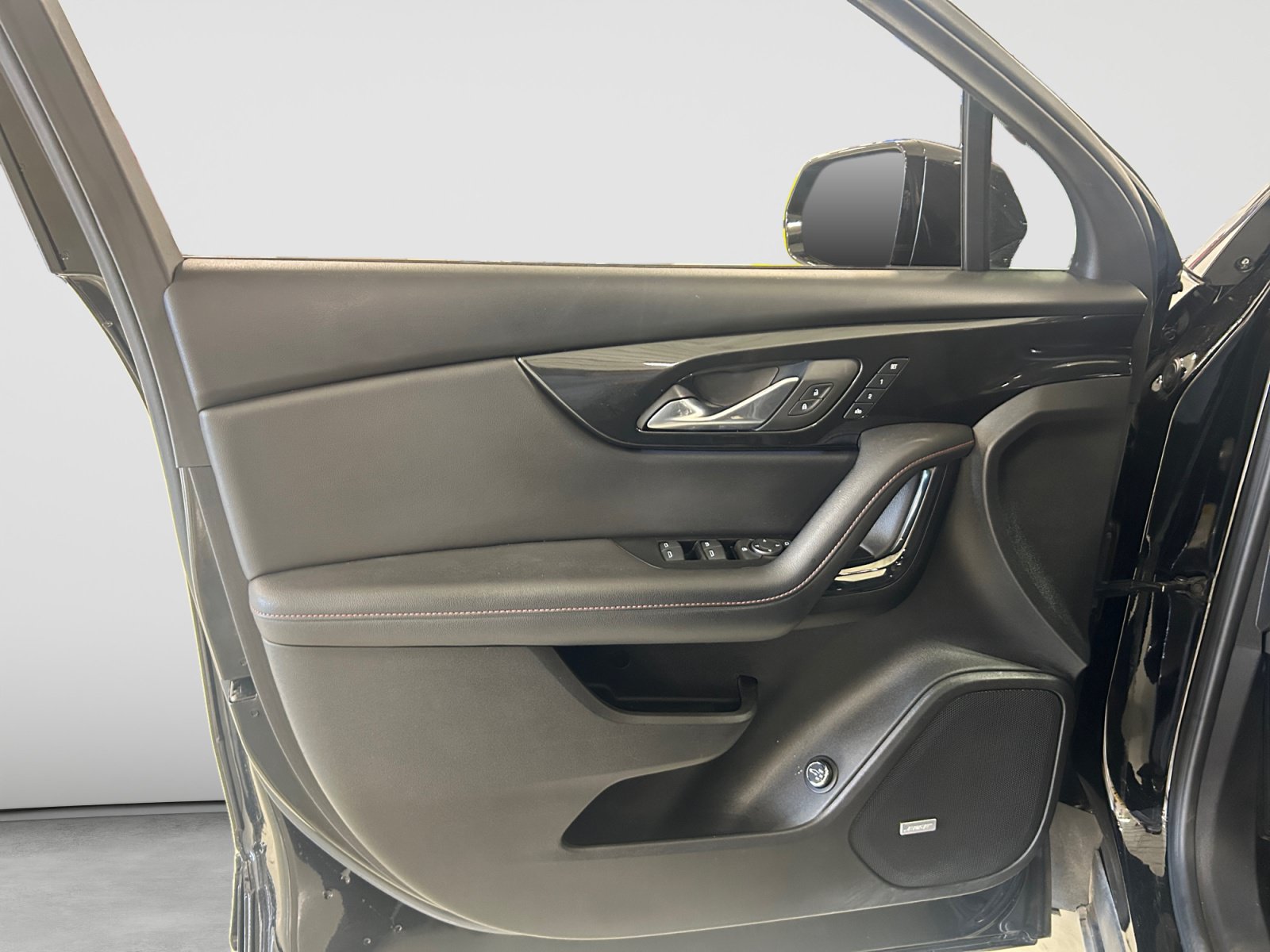 Used 2022 Chevrolet Blazer RS w/ Enhanced Convenience Package FWD image 12