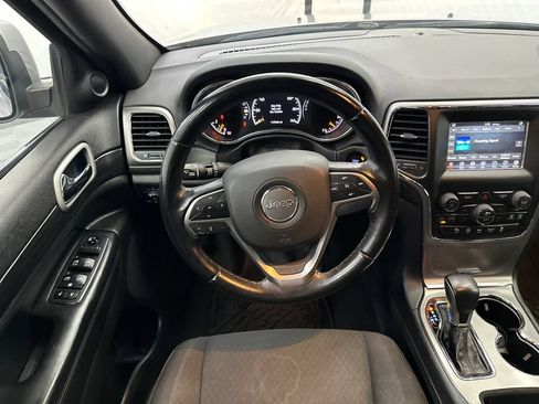 Used 2020 Jeep Grand Cherokee Laredo RWD image 22