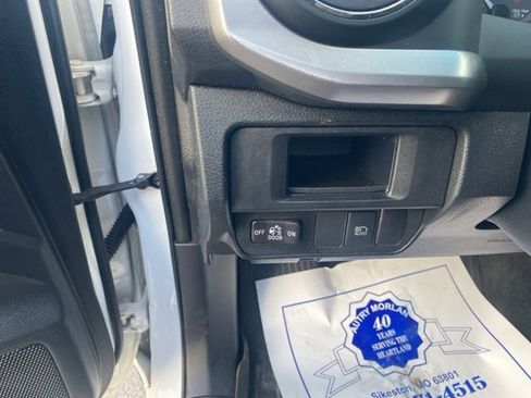 Used 2018 Toyota Tacoma 4D Double Cab image 19