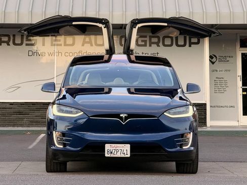 Used 2018 Tesla Model X 100D AWD/4WD image 3