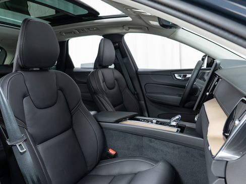 New 2026 Volvo XC60 B5 Ultra w/ Climate Package image 22