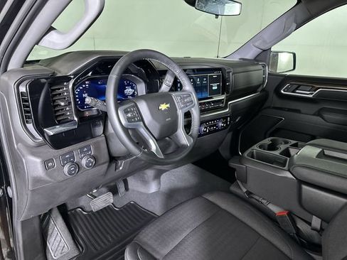 Used 2025 Chevrolet Silverado 1500 LT AWD/4WD image 10