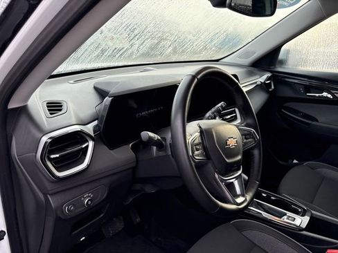 Used 2024 Chevrolet TrailBlazer LT w/ Convenience Package image 8