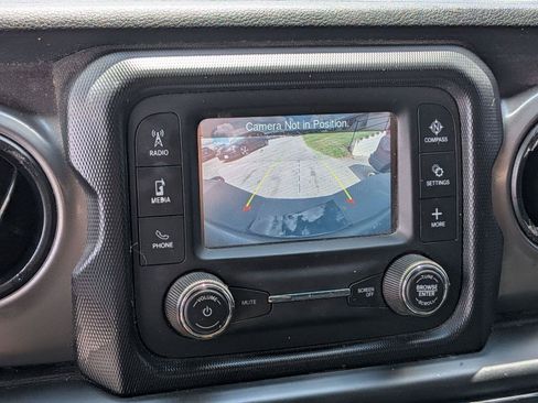 Used 2019 Jeep Wrangler Sport AWD/4WD image 12
