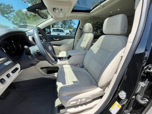 Used 2021 GMC Acadia Denali w/ Denali Technology Package image 9