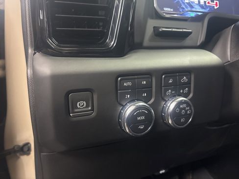 Used 2022 GMC Sierra 1500 AT4 w/ AT4 Premium Package image 17