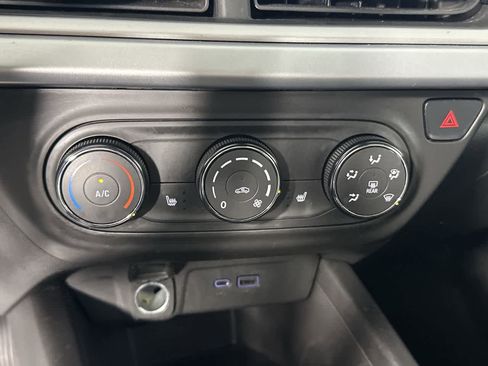 Used 2024 Chevrolet Trax LS w/ LS Convenience Package FWD image 18