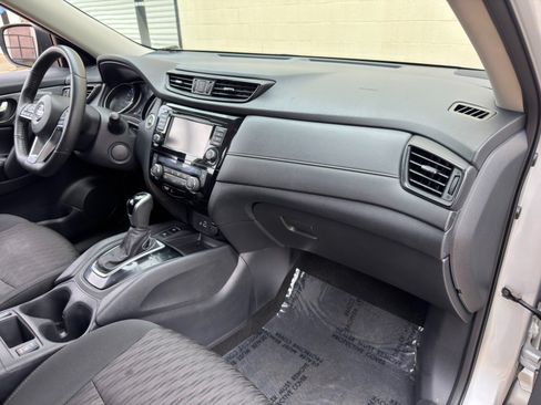 Used 2019 Nissan Rogue SV w/ Premium Package AWD/4WD image 13